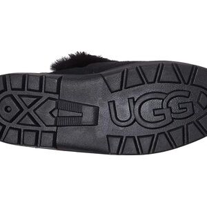 UGG Sundance II Reviva boots never worn.